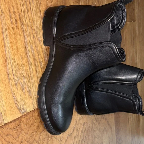 Steve Madden Classic Black Ankle Booties - Picture 6 of 9